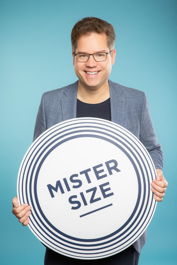 Jan Vinzenz Krause með MISTER SIZE merki